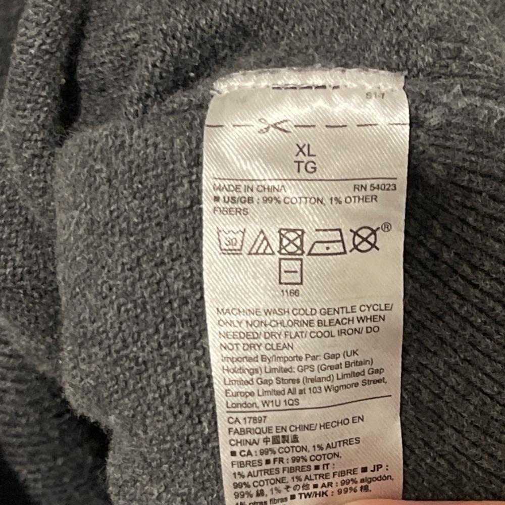 Gap Women's Grey Sweater with 'Love' Design - Picture 4 of 4